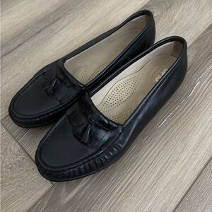 SAS Black Leather Tassel Loafers Women’s Size 7